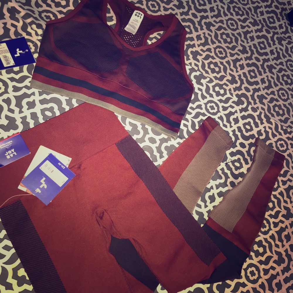 A beautiful fall colored 2 piece Athletic set!!